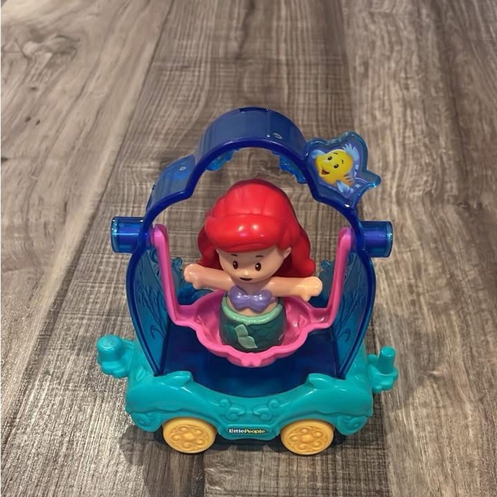 Disney Little People Ariel's Magical Sea Carriage with Blue and Red